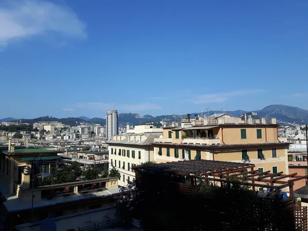 Una Splendida Didascalia Della Città Genova Nel Pomeriggio Con Cielo — Foto Stock