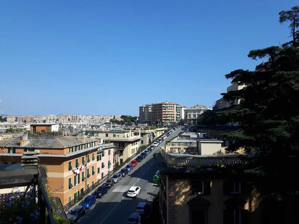 Una Splendida Didascalia Della Città Genova Nel Pomeriggio Con Cielo — Foto Stock