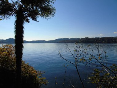 Piemonte içinde göl D'orta sonbahar gün ve eski bazı kırsal kesiminde yazısının şaşırtıcı yolculuk inanılmaz manzaralı
