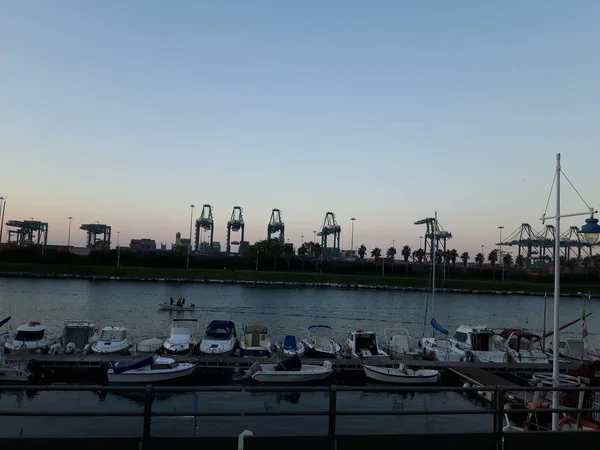 Una Splendida Didascalia Del Tramonto Sulla Città Genova Nelle Giornate — Foto Stock