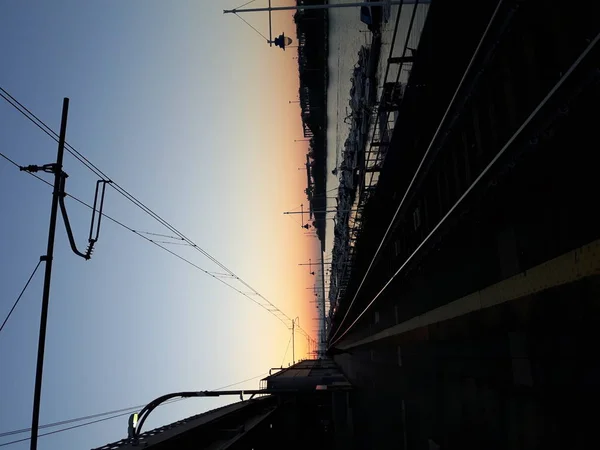 Fantastisk Bildtext Solnedgången Över Staden Genova Sommardagar Med Några Moln — Stockfoto