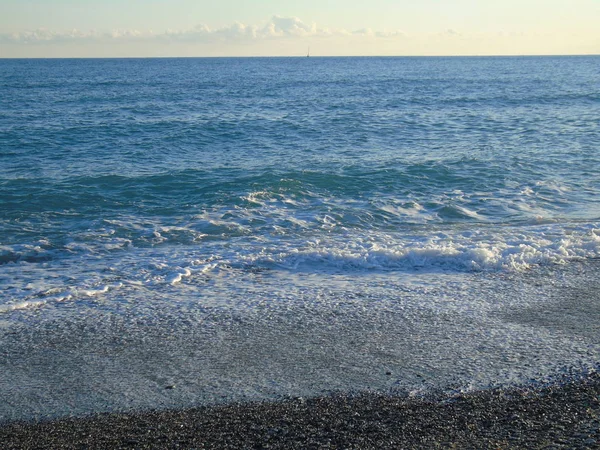 Camogli Deniz Agrey Gökyüzü Ufuk Küçük Güneş Işığı Ile Kış — Stok fotoğraf