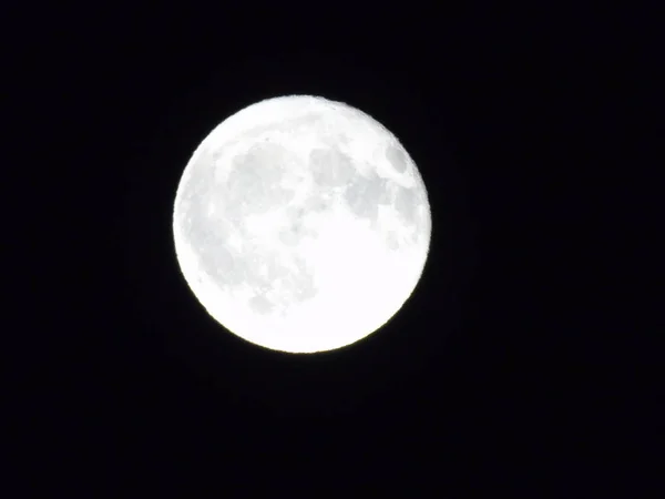 제노바 백그라운드에 하루에 보름달의 놀라운 — 스톡 사진