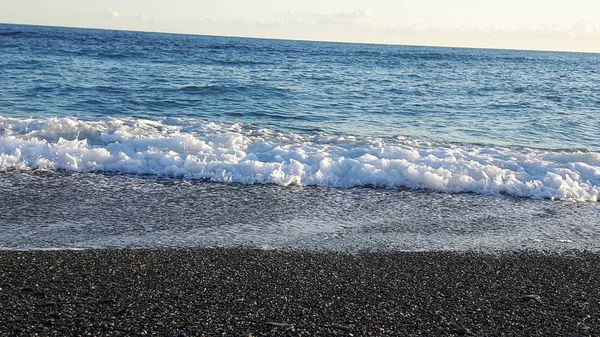 Eine Erstaunliche Bildunterschrift Von Einem Wunderschönen Blauen Meer Kleinen Wellen — Stockfoto