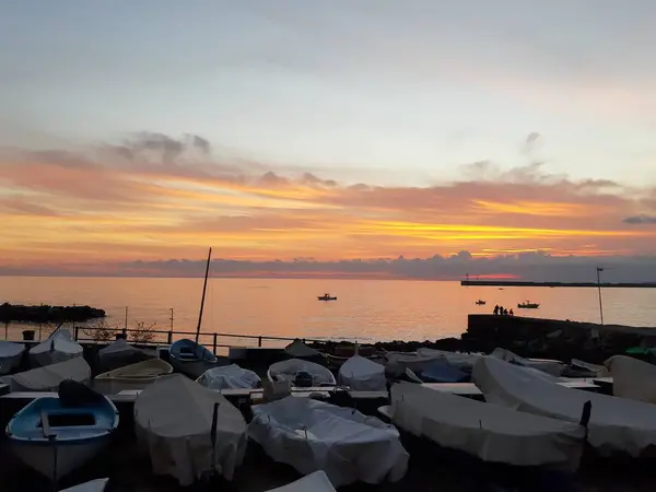 Una Puesta Sol Increíble Sobre Mar Génova Los Días Primavera —  Fotos de Stock