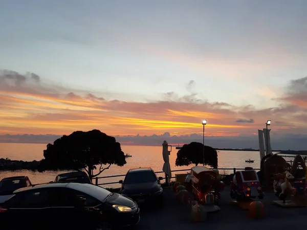 Niesamowity Zachód Słońca Nad Morzem Genova Wiosenne Dni Niektórych Osób — Zdjęcie stockowe