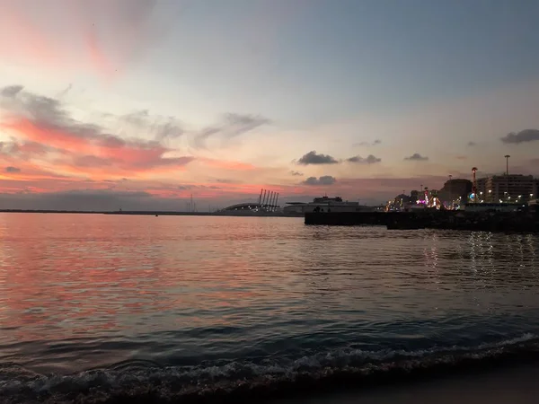 Una Puesta Sol Increíble Sobre Mar Génova Los Días Primavera —  Fotos de Stock