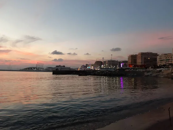 Fantastisk Solnedgång Över Havet Genova Vårdagar Med Vissa Människor — Stockfoto