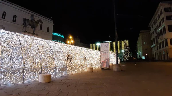 Uma Incrível Decoração Natal Ilumina Ruas Gênova Inverno Com Fundo — Fotografia de Stock