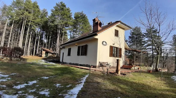 Bonita Legenda Alguma Neve Aldeia Antes Natal Algumas Pequenas Casas — Fotografia de Stock