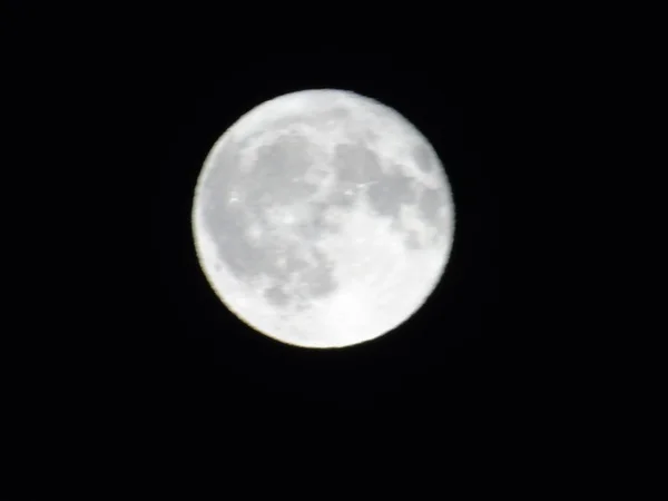 Una Fotografía Asombrosa Luna Llena Sobre Ciudad Génova Por Noche — Foto de Stock