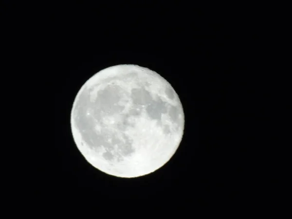 Una Fotografía Asombrosa Luna Llena Sobre Ciudad Génova Por Noche — Foto de Stock