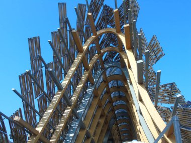 Milano, İtalya - 10/15/2015: Milano Expo ve bazı başlıklar bazı eski fotoğraflardan bir modern yapısı ile en akın binalar için