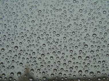 Genova, İtalya - 10/28/2018: bazı waterdrops penceresi sonra yaz yağmuru şehrin üzerinde bir amazing fotoğraf