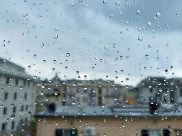 Rom Italien 2018 Erstaunliche Bildunterschrift Des Wassertropfeneffekts Über Dem Fenster — Stockfoto