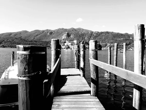 都市と黒と白の色のバージョンでイタリアの周りいくつかの自然の風景の素晴らしい写真 — ストック写真