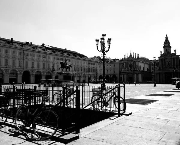 都市と黒と白の色のバージョンでイタリアの周りいくつかの自然の風景の素晴らしい写真 — ストック写真