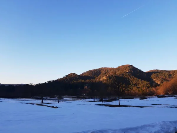 Tiglieto Itália 2019 Fundo Cinzento Bonito Primeira Neve Aldeia Inverno — Fotografia de Stock