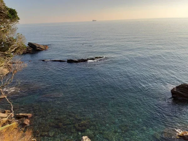 Küçük Dalgalar Kış Günlerinde Deniz Bazı Renkli Bulutlar Üzerinde Inanılmaz — Stok fotoğraf