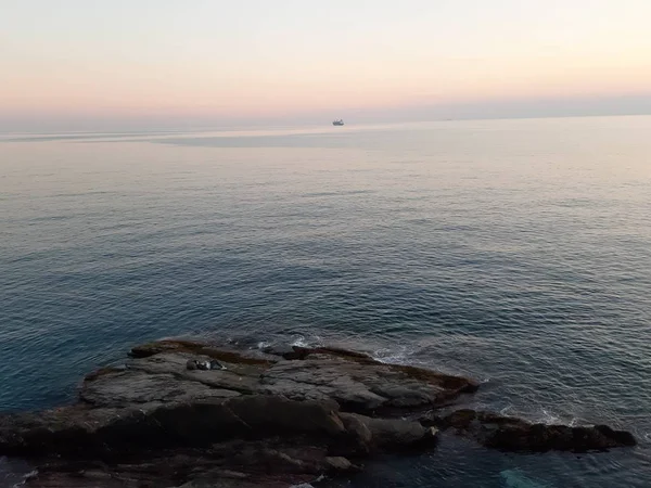 Une Légende Étonnante Petites Vagues Beau Coucher Soleil Avec Reflet — Photo