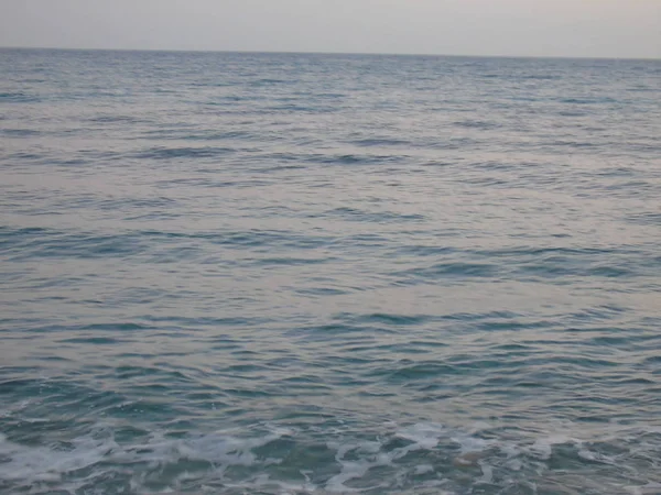 意大利热诺瓦 2019 大浪在利古里亚海岸 意大利 欧洲破裂的特写镜头 白色的海浪在悬崖上断裂 — 图库照片