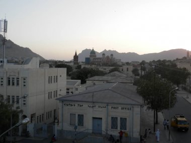 Segheneiti, Eritre - 15.04.2019: Asmara ve Massawa yakınlarındaki vilages etrafında seyahat. Ağaçlar, dağlar ve Eritre çok sıcak iklim ile bazı eski tipik evlerin inanılmaz bir başlık.