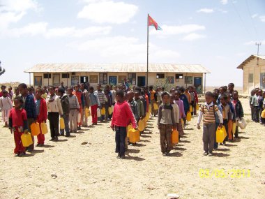 Segheneiti, Eritre - 15.04.2019: Asmara ve Massawa yakınlarındaki vilages etrafında seyahat. Ağaçlar, dağlar ve Eritre çok sıcak iklim ile bazı eski tipik evlerin inanılmaz bir başlık.
