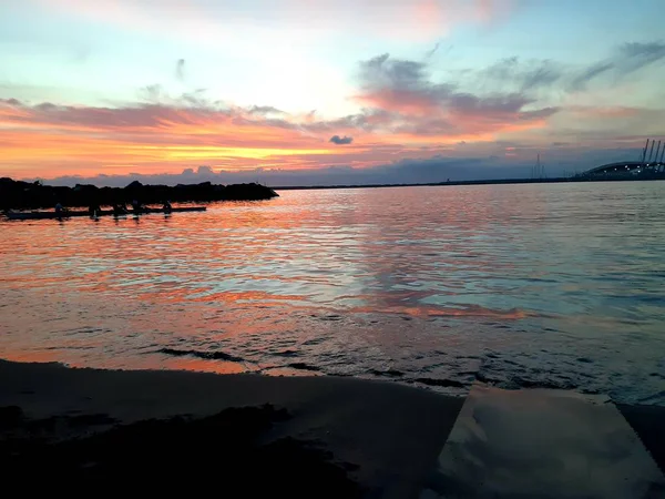 Una Splendida Didascalia Del Tramonto Sul Mare Sulla Città Genova — Foto Stock