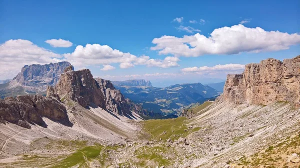 Cênico Lugar Alpino Com Montanhas Dolomitas Mágicas Fundo Nuvens Incríveis — Fotografia de Stock