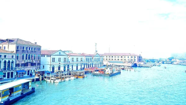 Venezia Italia 2019 Foggy Nebbioso Venezia Canale Canale Case Storiche — Foto Stock