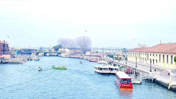 Венеция Италия 2019 Туманная Венеция Канал Канал Исторические Старые Дома — стоковое фото