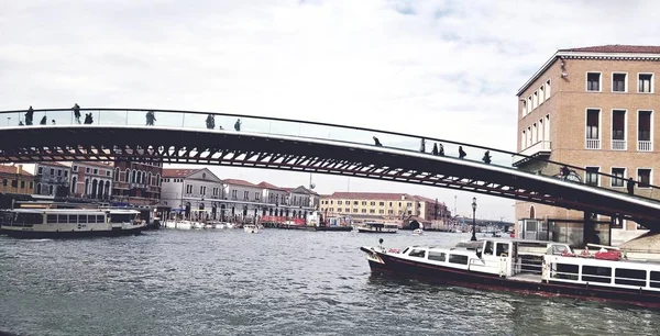 Venezia Italia 2019 Foggy Nebbioso Venezia Canale Canale Case Storiche — Foto Stock