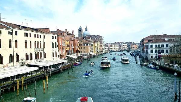 Venezia Italia 2019 Foggy Nebbioso Venezia Canale Canale Case Storiche — Foto Stock