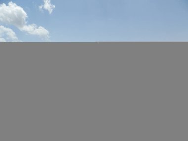 Eritre, Afrika - 08 / 10 / 2019: Asmara ve Massawa yakınlarındaki vilajları gezmek. Ağaçların, dağların ve Eritre 'de iklimi çok sıcak olan bazı eski tipik evlerin inanılmaz bir başlığı..