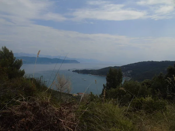 意大利波尔托韦内雷 2019 波托韦内雷镇的梦幻般的春天全景 地中海的壮丽夜景 利古里亚 拉斯佩齐亚省 意大利 旅行概念背景 — 图库照片