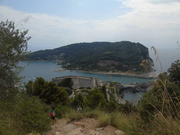 ポルトヴェネア イタリア 2019 ポルトヴェネレの町の素晴らしい春のパノラマ 地中海 リグーリア州 スペツィア州 イタリア ヨーロッパの素晴らしい夜景 走行コンセプトの背景 — ストック写真