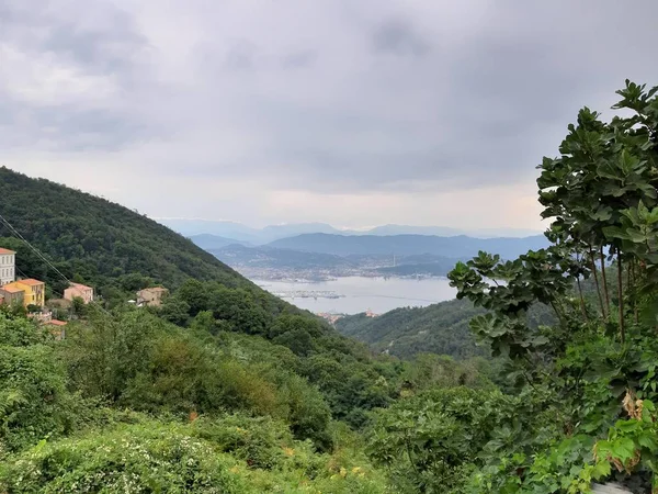 意大利波尔托韦内雷 2019 波托韦内雷镇的梦幻般的春天全景 地中海的壮丽夜景 利古里亚 拉斯佩齐亚省 意大利 旅行概念背景 — 图库照片