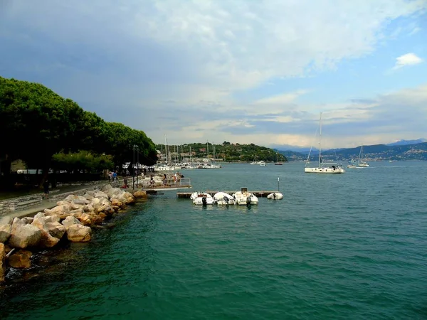 ポルトヴェーネレ イタリア 2019 ポルトヴェネレの町の素晴らしい春のパノラマ 地中海 リグーリア州 スペツィア州 イタリア ヨーロッパの素晴らしい夜景 走行コンセプトの背景 — ストック写真