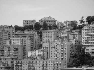  Ceneviz, İtalya - 06 / 10 / 2020: Genova 'nın yaz aylarında iç kesimlere yakın bölgelerinden iç kesimlere kadar olan mahallelerin güzel görüntüleri.
