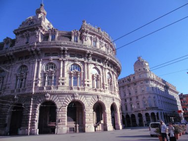 Cervo Ligure, İtalya - 06 / 15 / 2020: Yaz günlerinde Riviera Ligure civarında seyahat. Deniz kenarındaki küçük vilagların tipik eski binalarla güzel fotoğrafları..