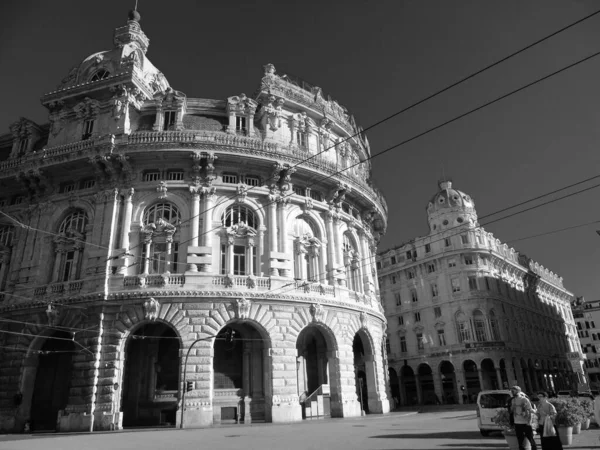 Cervo Ligure Italy 2020 Travelling Riviera Ligure Summer Days 用典型的旧建筑对靠近大海的小坏蛋进行美丽的摄影 — 图库照片