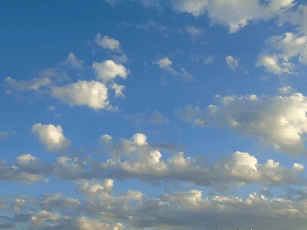 Increíble Paisaje Nublado Cielo Durante Día Sobre Ciudad Los Días — Foto de Stock