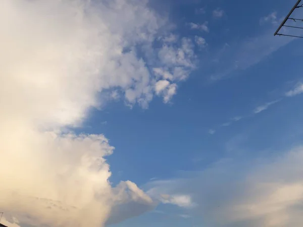 Дивовижний Хмарний Пейзаж Небі Вдень Над Містом Літні Дні — стокове фото