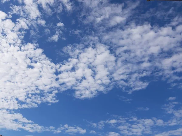 Increíble Paisaje Nublado Cielo Durante Día Sobre Ciudad Los Días — Foto de Stock