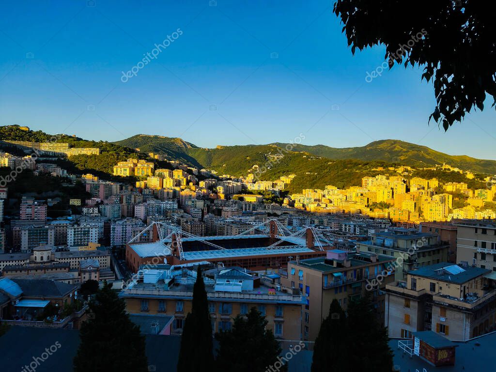 Génova, Italia 25 / 08 / 2020 Hermosa fotografía aérea del estadio