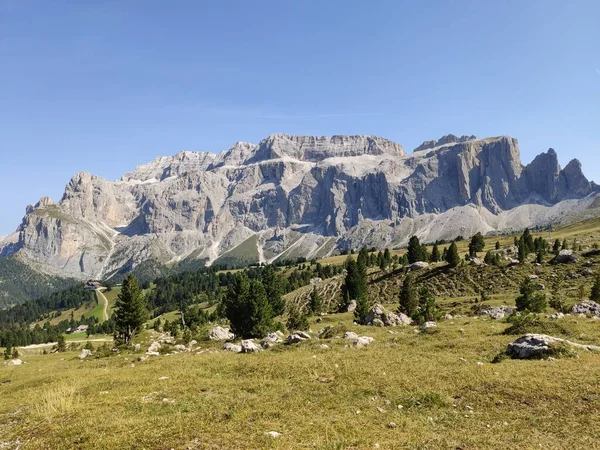 Val Gardena Italy 2020 在意大利 欧洲Trentino Alto Adige地区 背景是迷人的白云山 迷人的云彩和蓝天的风景区高山 — 图库照片