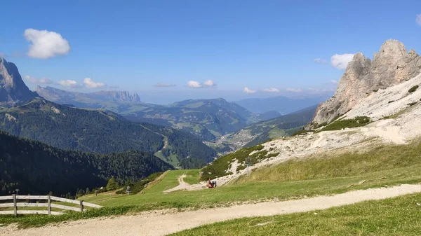 2020 Lugar Escénico Alpino Con Mágicas Montañas Dolomitas Fondo Nubes —  Fotos de Stock