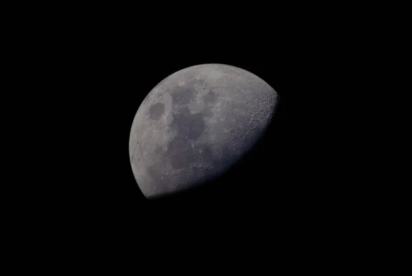 Προβολή Φεγγάρι Στο Σκοτάδι — Φωτογραφία Αρχείου