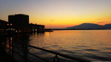 günbatımı Iseo Gölü