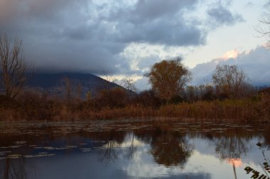 Iseo Gölü 'nün torbiere manzarası